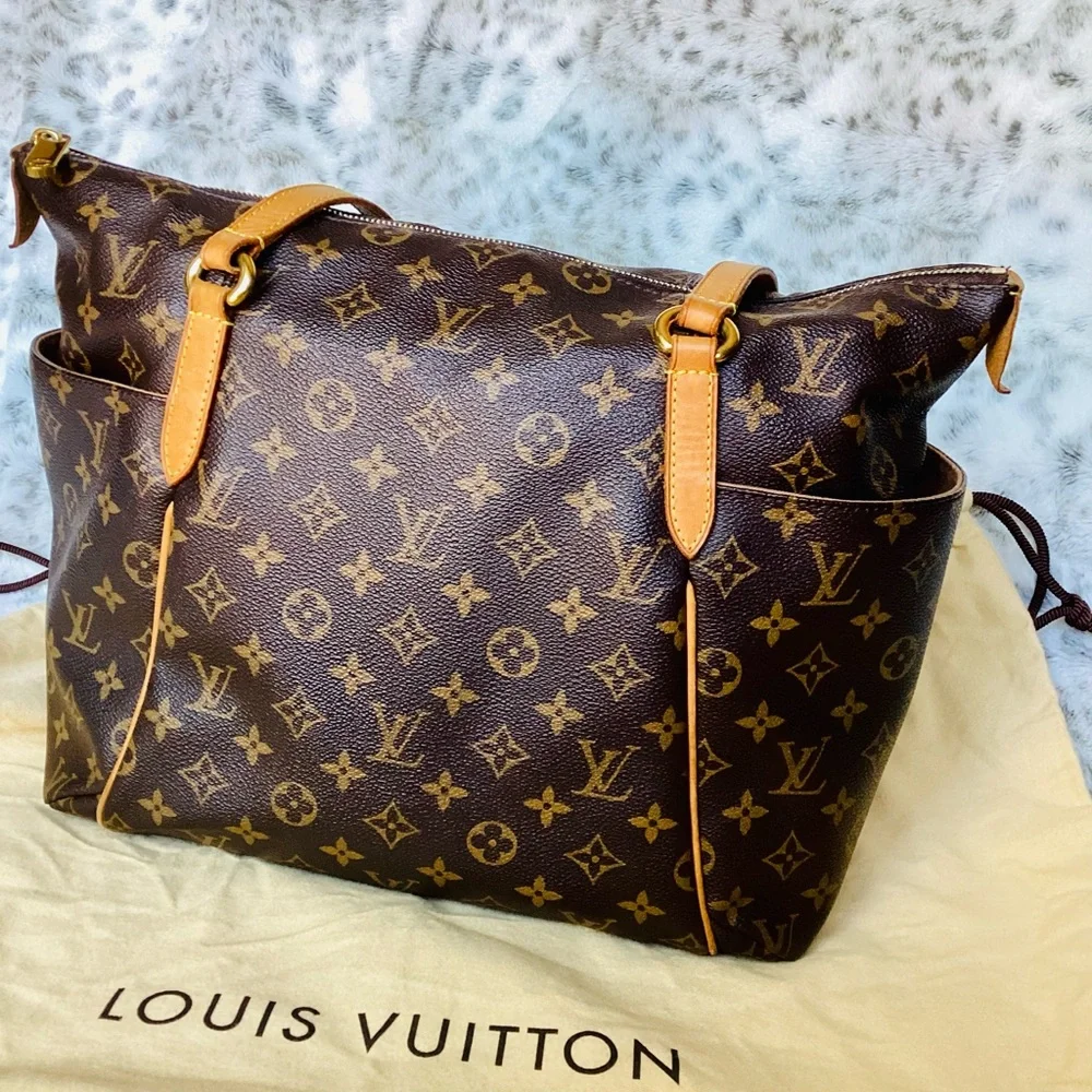 LOUIS VUITTON Totally MM